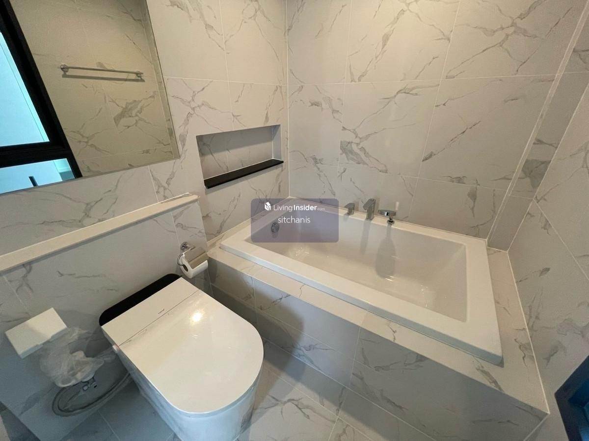 For SaleTownhomeKasetsart, Ratchayothin : Single house for sale Baan Klang Muang Classe Ratchayothin (ClasseRatchayothin) 
 never rented out, Garnetta type, area 40 sq m., usable area 214 sq m., 2 bedrooms, 3 bathrooms, 1 living room, 2nd floor, living room, 1 kitchen, 2 parking spaces 
 
 The on