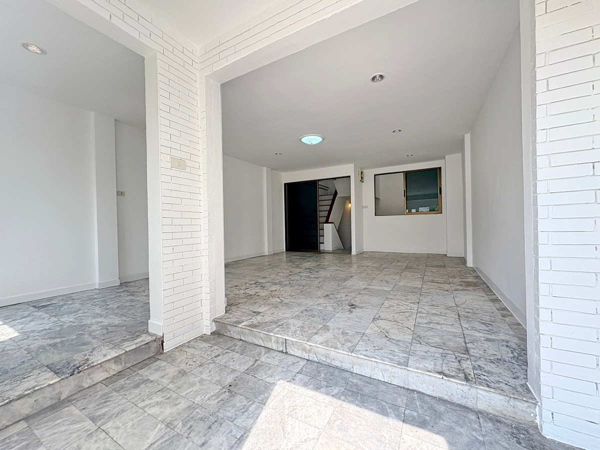 ขายทาวน์โฮมพระราม 9 เพชรบุรีตัดใหม่ RCA : CB001♛♚ทาวน์เฮ้าส์ 6 ห้องนอน ขาย⚝อินทามระ♜MRT สุทธิสาร∞065-9423251,099-5919653▚Line@sureresidence