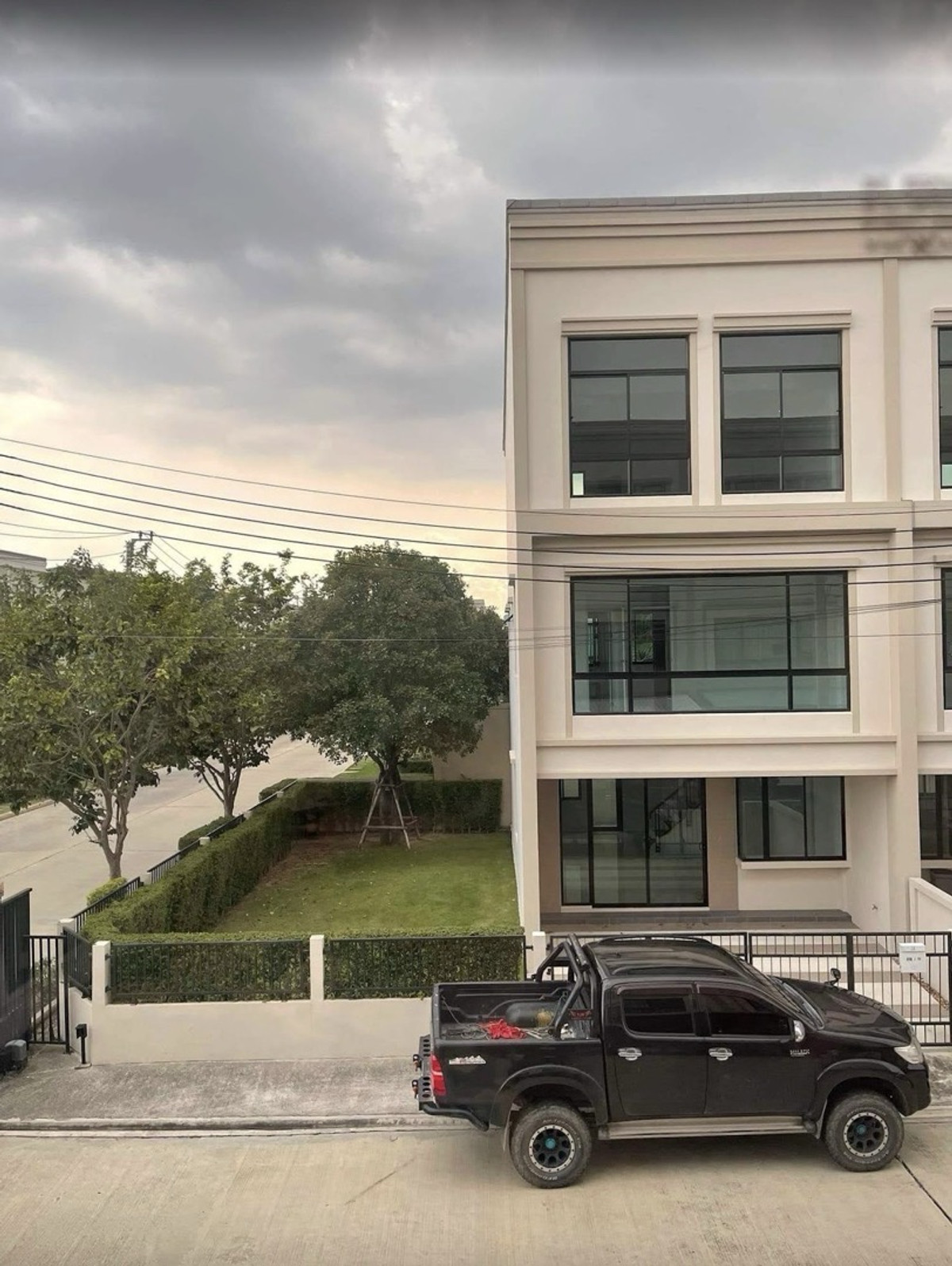 ให้เช่าทาวน์โฮมอ่อนนุช อุดมสุข : ให้เช่าทาวน์เฮ้าส์ 3 ชั้น หลังมุม มีพื้นที่ข้างบ้าน โครงการ Q Prime Sukhumvit 77 สุขุมวิท 77 ซ.อ่อนนุช 46