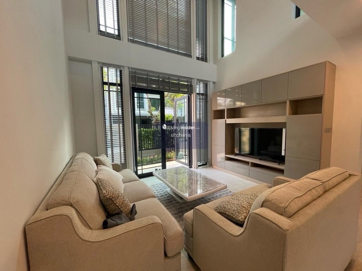 For SaleTownhomeKasetsart, Ratchayothin : Single house for sale Baan Klang Muang Classe Ratchayothin (ClasseRatchayothin) 
 never rented out, Garnetta type, area 40 sq m., usable area 214 sq m., 2 bedrooms, 3 bathrooms, 1 living room, 2nd floor, living room, 1 kitchen, 2 parking spaces 
 
 The on