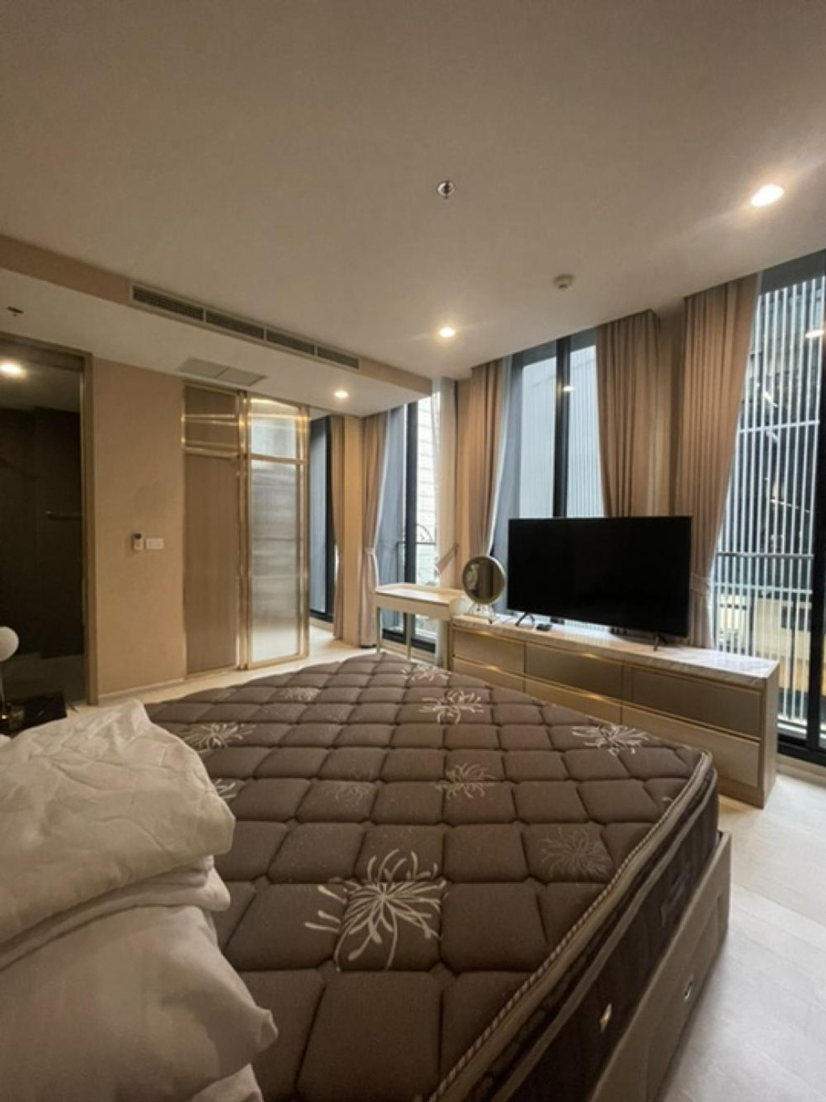 For RentCondoWitthayu, Chidlom, Langsuan, Ploenchit : For Rent: Noble Ploenchit, 80,000 THB [MPr260301]