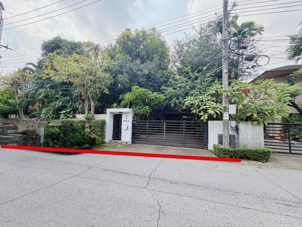 For SaleHousePattanakan, Srinakarin : Single house, Noble Tara Pattanakarn, a luxury village on the main road, Pattanakarn, near MRT Hua Mak.