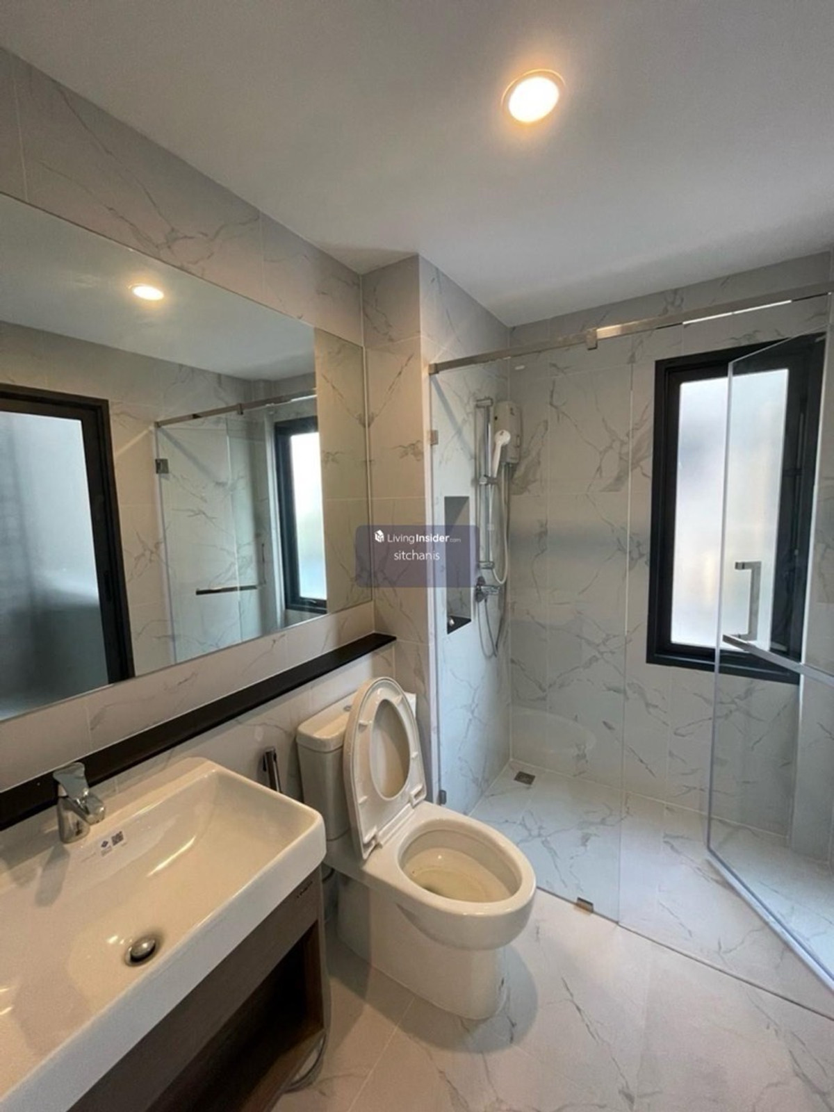 For SaleTownhomeKasetsart, Ratchayothin : Single house for sale Baan Klang Muang Classe Ratchayothin (ClasseRatchayothin) 
 never rented out, Garnetta type, area 40 sq m., usable area 214 sq m., 2 bedrooms, 3 bathrooms, 1 living room, 2nd floor, living room, 1 kitchen, 2 parking spaces 
 
 The on