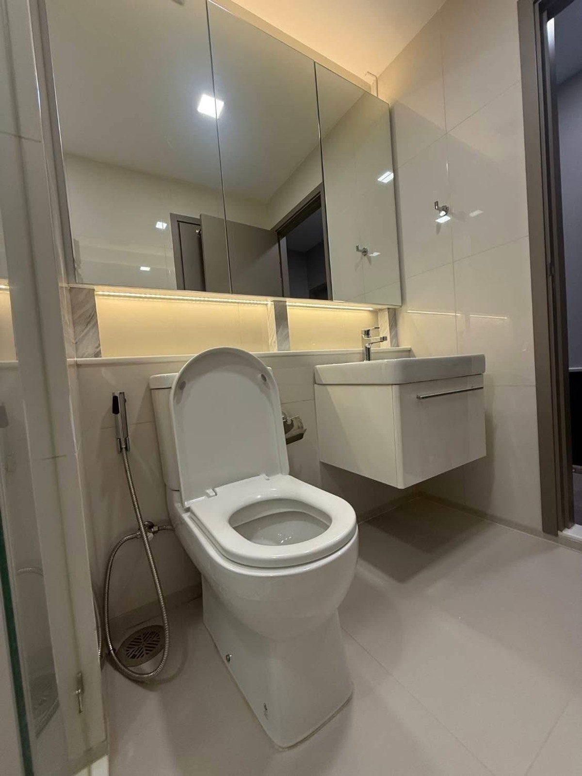 For RentCondoRama9, Petchburi, RCA : For Rent: Life Asoke Hype, 45,000 THB [TTr260303]