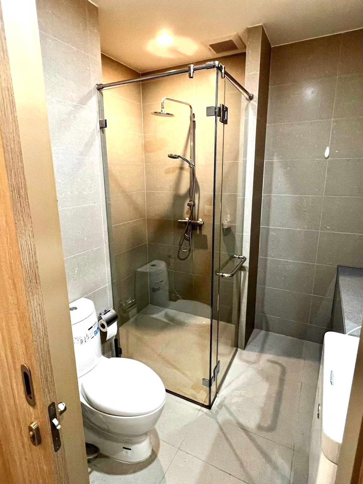 ให้เช่าคอนโดวิทยุ ชิดลม หลังสวน : ให้เช่า คอนโด  Noble Ploenchit 2 ห้องนอน ลิฟท์ส่วนตัว ใกล้ BTS เพลินจิต  ใกล้ Central Embassy & Central Chidlom