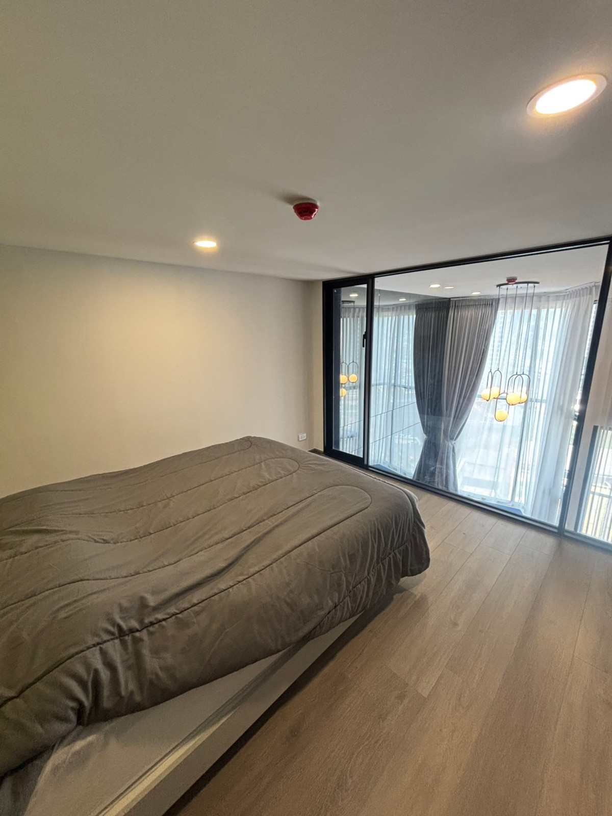 For RentCondoOnnut, Udomsuk : For rent: KnightsBridge Space Sukhumvit–Rama 4 | High ceiling Duplex | Near MRT Thailand Convention Centre | Fully furnished, ready to move in.