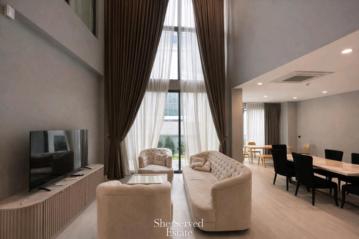 ให้เช่าบ้านพัฒนาการ ศรีนครินทร์ : For Rent ◈ The Gentry Phatthanakan 2 ◈ Luxury single • 4 Bedrooms | 5 Bathrooms • Double living room and upstairs family lounge • Parking for 3 cars