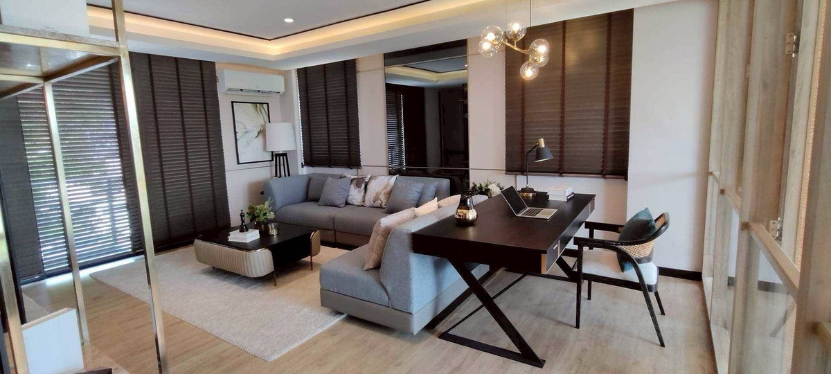 ให้เช่าทาวน์โฮมนวมินทร์ รามอินทรา : ให้เช่า/ขาย  #ทาวน์โฮมพรีเมียม 3.5 ชั้น
โครงการ Premium Place พหลโยธิน–รามอินทรา พื้นที่ 29.5 ตร.ว. | พื้นที่ใช้สอย 228.57 ตร.ม.

4 ห้องนอน | 3 ห้องน้ำ
1 ห้องนั่งเล่น | 1 ห้องทำงาน | 
1 ห้องรับแขก | 1 ห้องครัว
2 ที่จอดรถ
