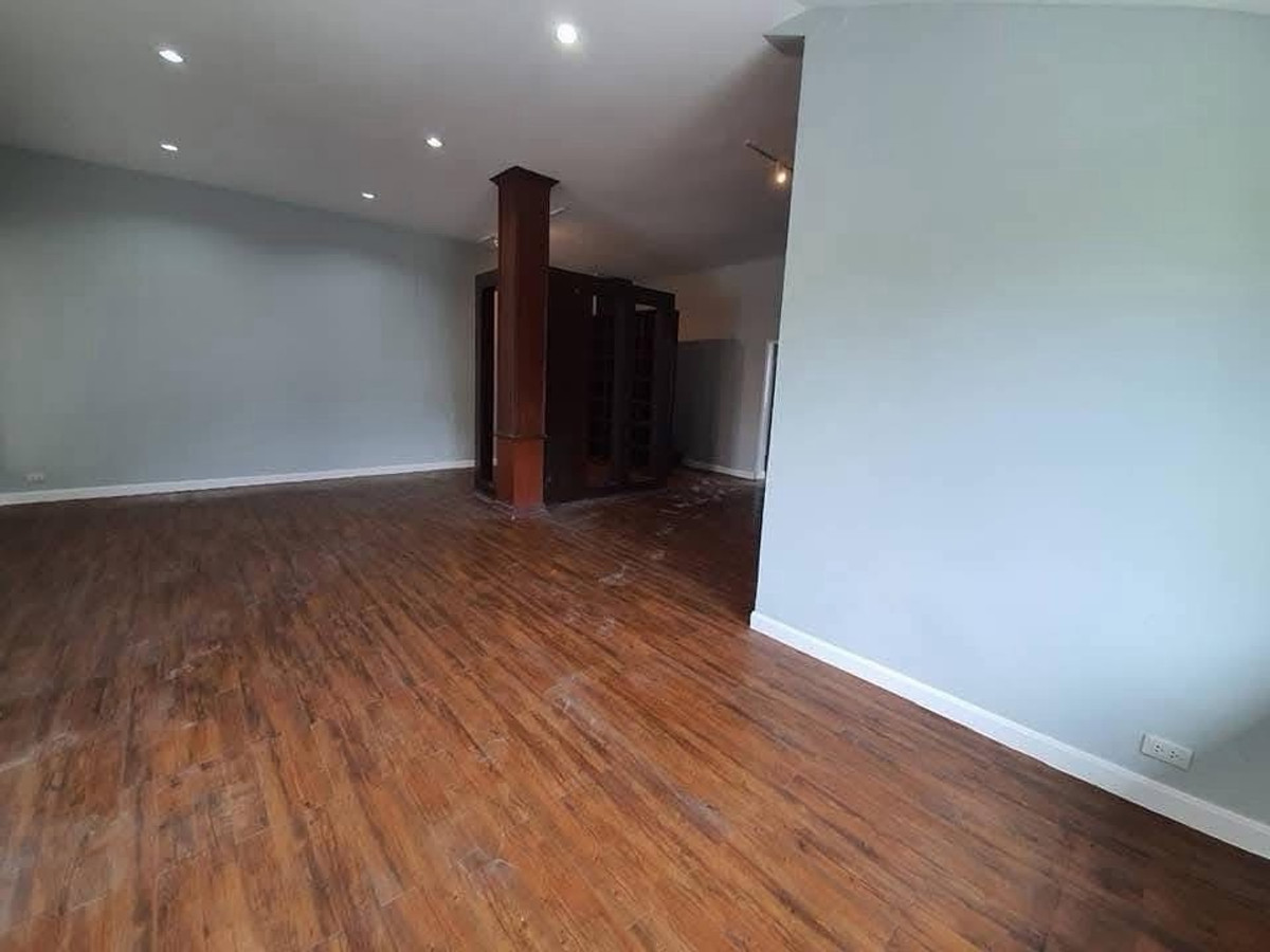 For RentOfficeRamkhamhaeng, Hua Mak : Office building for Rent Town in Town 4.5 Storey Building 600 sq.m Near Central EastVille CDC and Ekkamai–Ramindra Expressway