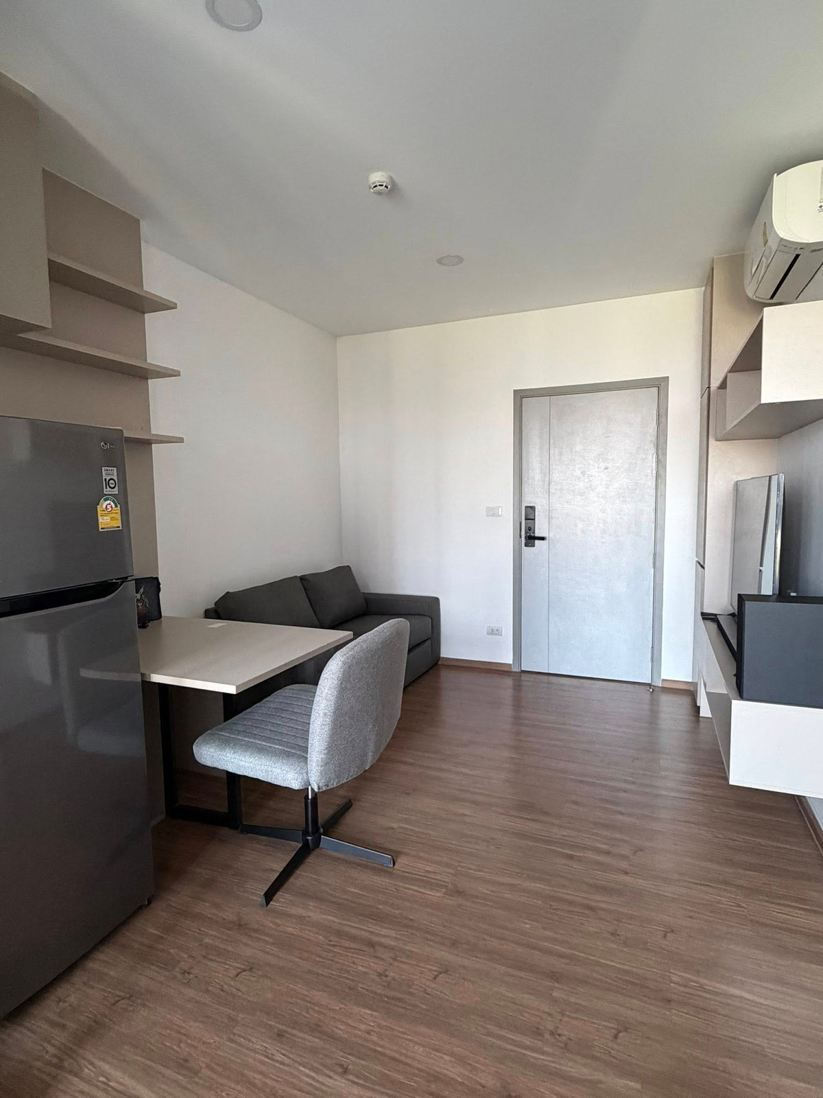 For RentCondoMin Buri, Romklao : For Rent ✨ The Origin Ram 209 Interchange ✨ Fully furnished with appliances. Close to 2 MRT lines: Pink Line and Orange Line.