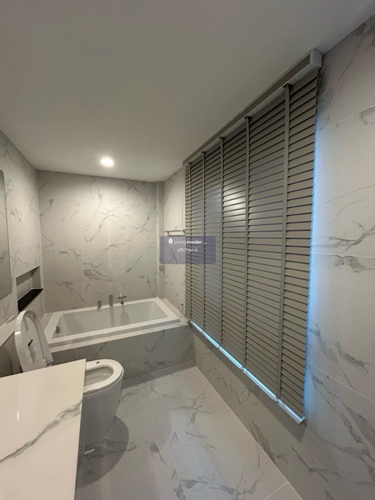 For SaleTownhomeKasetsart, Ratchayothin : Single house for sale Baan Klang Muang Classe Ratchayothin (ClasseRatchayothin) 
 never rented out, Garnetta type, area 40 sq m., usable area 214 sq m., 2 bedrooms, 3 bathrooms, 1 living room, 2nd floor, living room, 1 kitchen, 2 parking spaces 
 
 The on