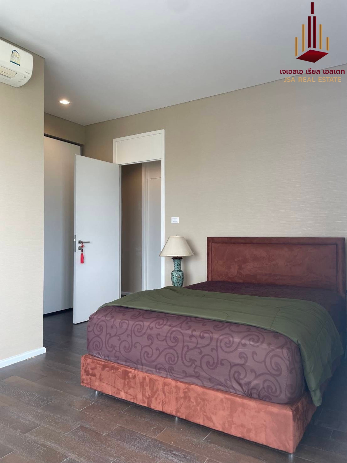 ขายคอนโดลาดพร้าว เซ็นทรัลลาดพร้าว : ✨ For Sale: The Saint Residences Condo ✨  💰 Only 8,650,000 THB