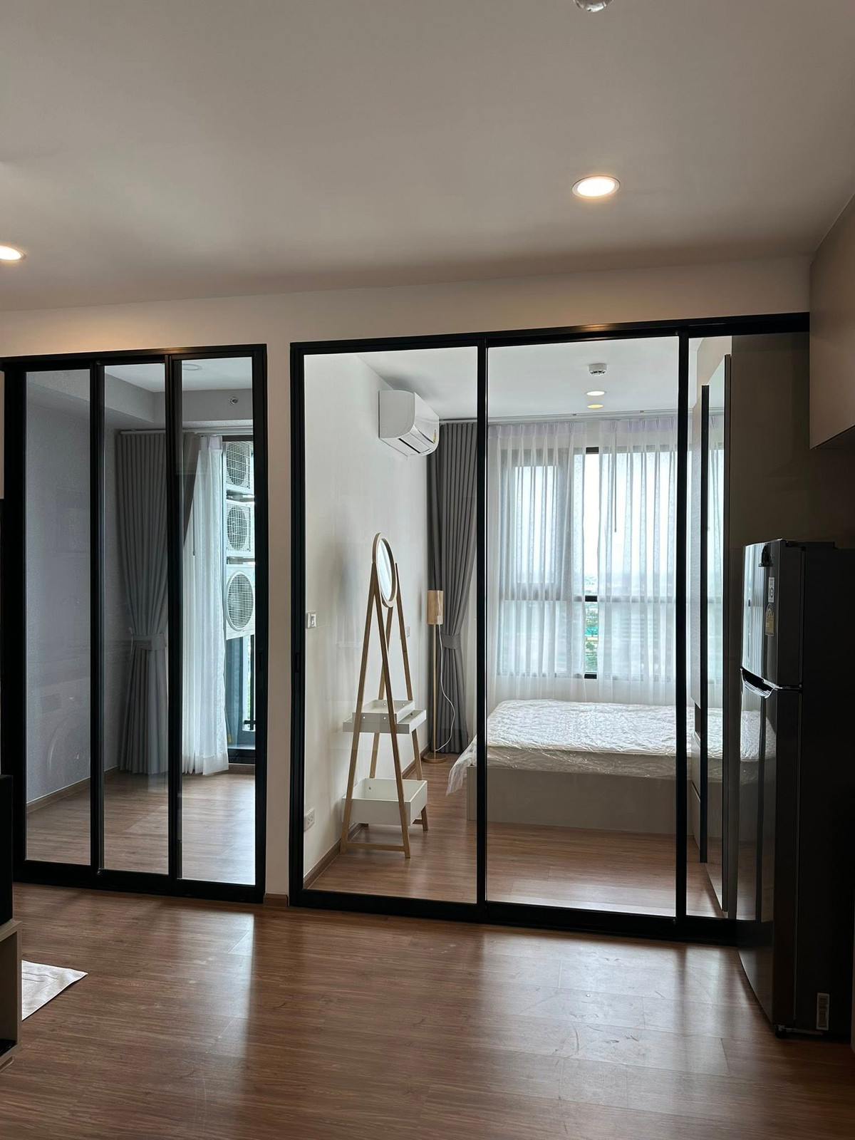 For RentCondoMin Buri, Romklao : For Rent ✨ The Origin Ram 209 Interchange ✨ Fully furnished with appliances. Close to 2 MRT lines: Pink Line and Orange Line.