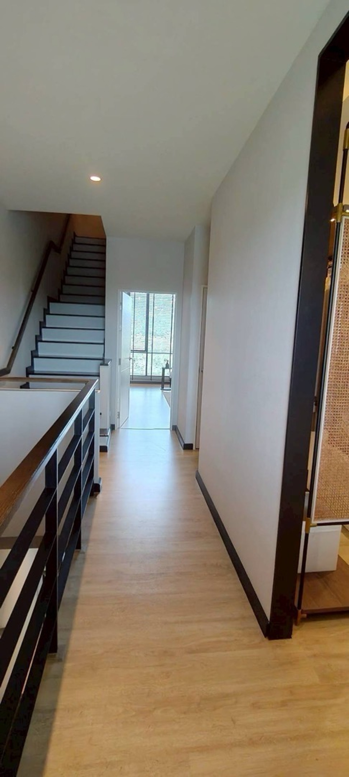 ให้เช่าทาวน์โฮมนวมินทร์ รามอินทรา : ให้เช่า/ขาย  #ทาวน์โฮมพรีเมียม 3.5 ชั้น
โครงการ Premium Place พหลโยธิน–รามอินทรา พื้นที่ 29.5 ตร.ว. | พื้นที่ใช้สอย 228.57 ตร.ม.

4 ห้องนอน | 3 ห้องน้ำ
1 ห้องนั่งเล่น | 1 ห้องทำงาน | 
1 ห้องรับแขก | 1 ห้องครัว
2 ที่จอดรถ
