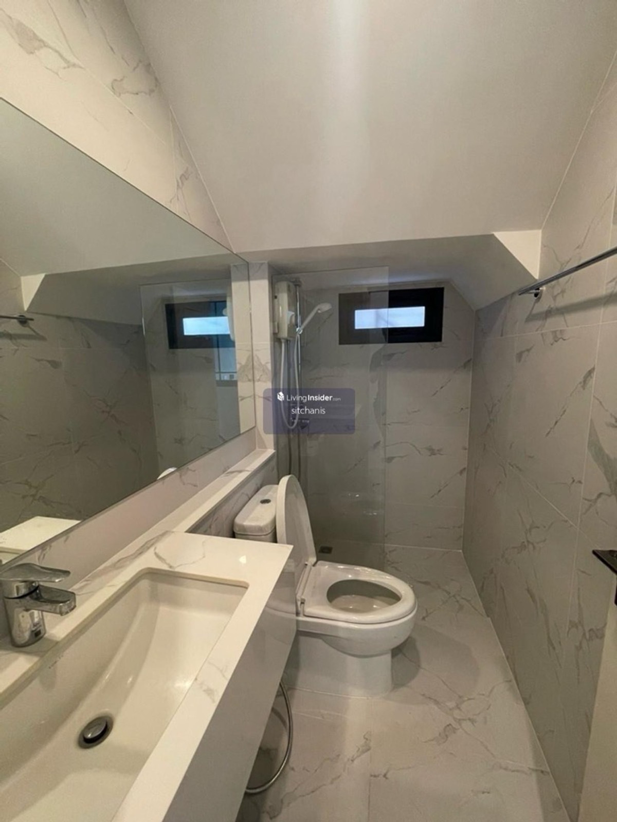 For SaleTownhomeKasetsart, Ratchayothin : Single house for sale Baan Klang Muang Classe Ratchayothin (ClasseRatchayothin) 
 never rented out, Garnetta type, area 40 sq m., usable area 214 sq m., 2 bedrooms, 3 bathrooms, 1 living room, 2nd floor, living room, 1 kitchen, 2 parking spaces 
 
 The on