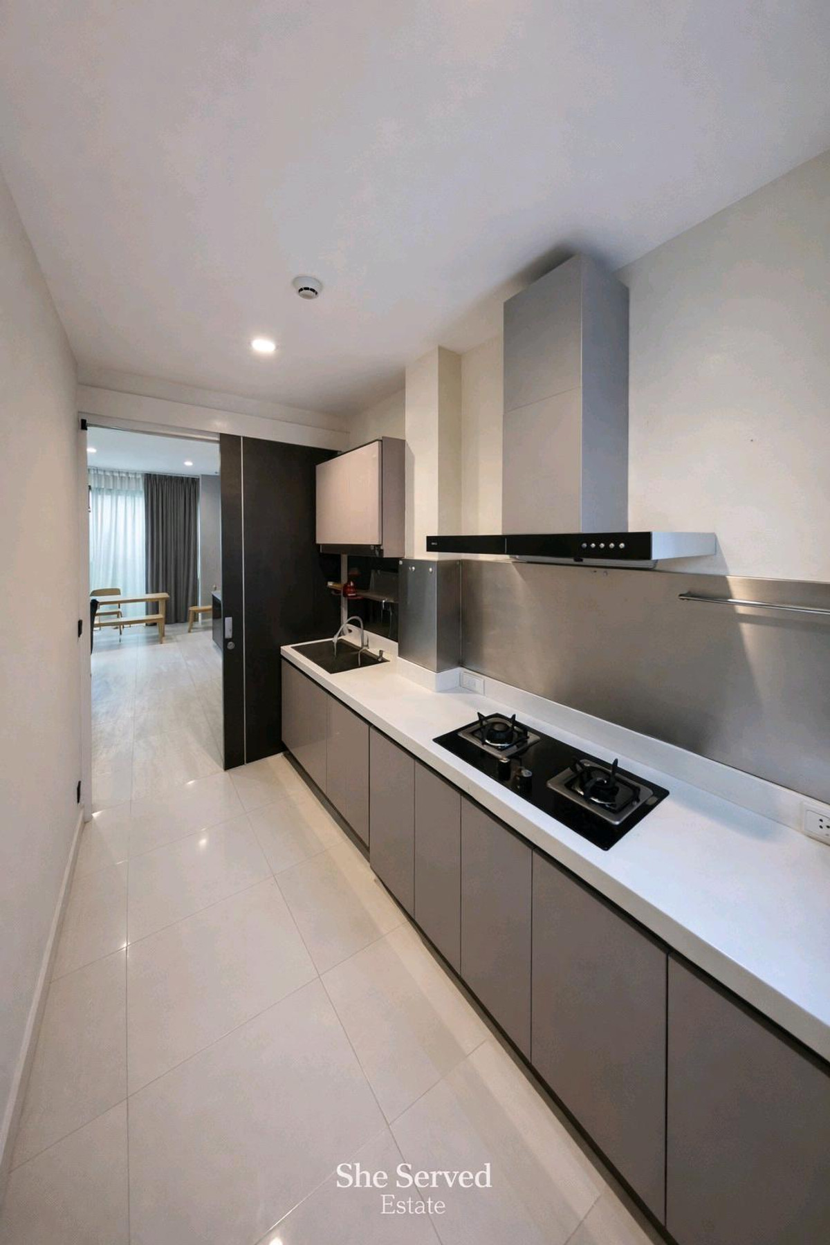 ให้เช่าบ้านพัฒนาการ ศรีนครินทร์ : For Rent ◈ The Gentry Phatthanakan 2 ◈ Luxury single • 4 Bedrooms | 5 Bathrooms • Double living room and upstairs family lounge • Parking for 3 cars