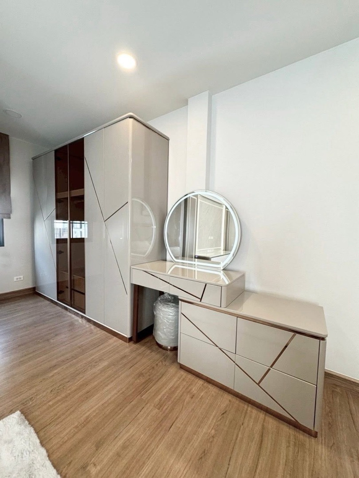 ให้เช่าบ้านบางนา แบริ่ง ลาซาล : Centro Bangna( เฟส2) Ready to move in