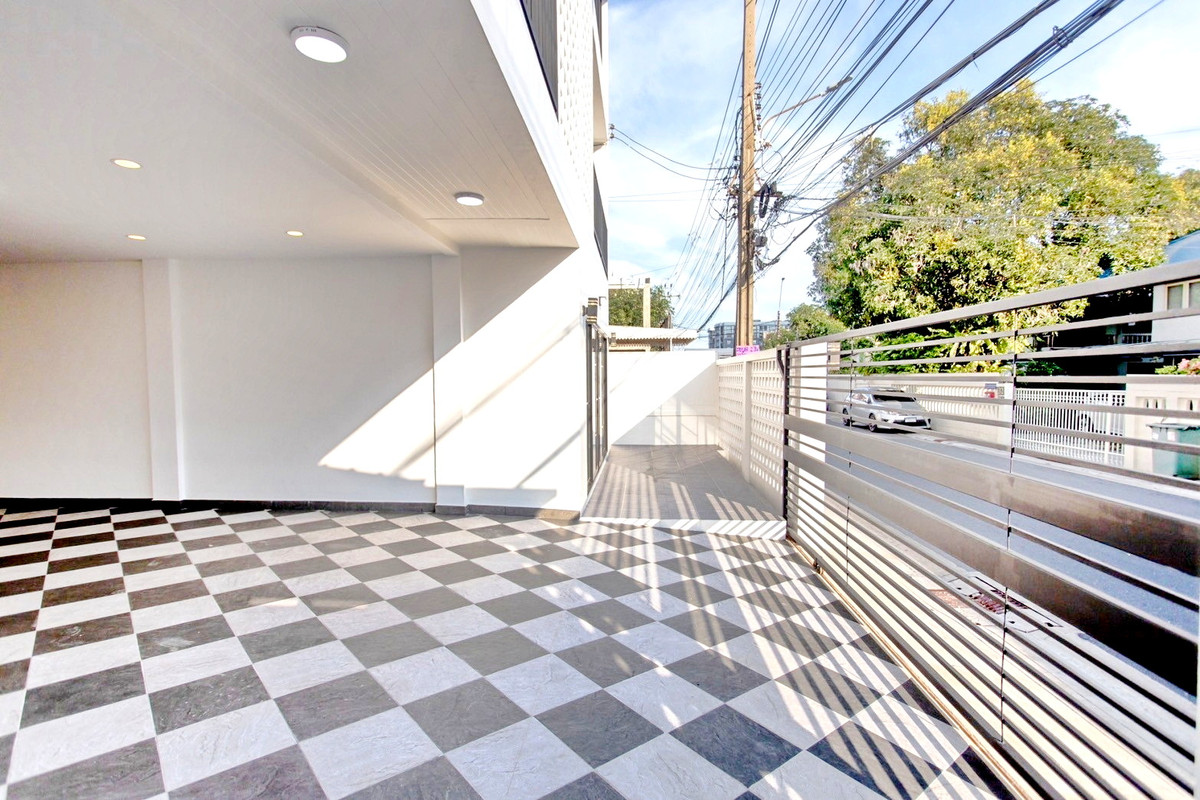 For SaleHome OfficeRatchadapisek, Huaikwang, Suttisan : CB081♛♚Home office 4 bedrooms for sale⚝Huai Khwang♜MRT Huai Khwang∞065-9423251,099-5919653▚Line@sureresidence