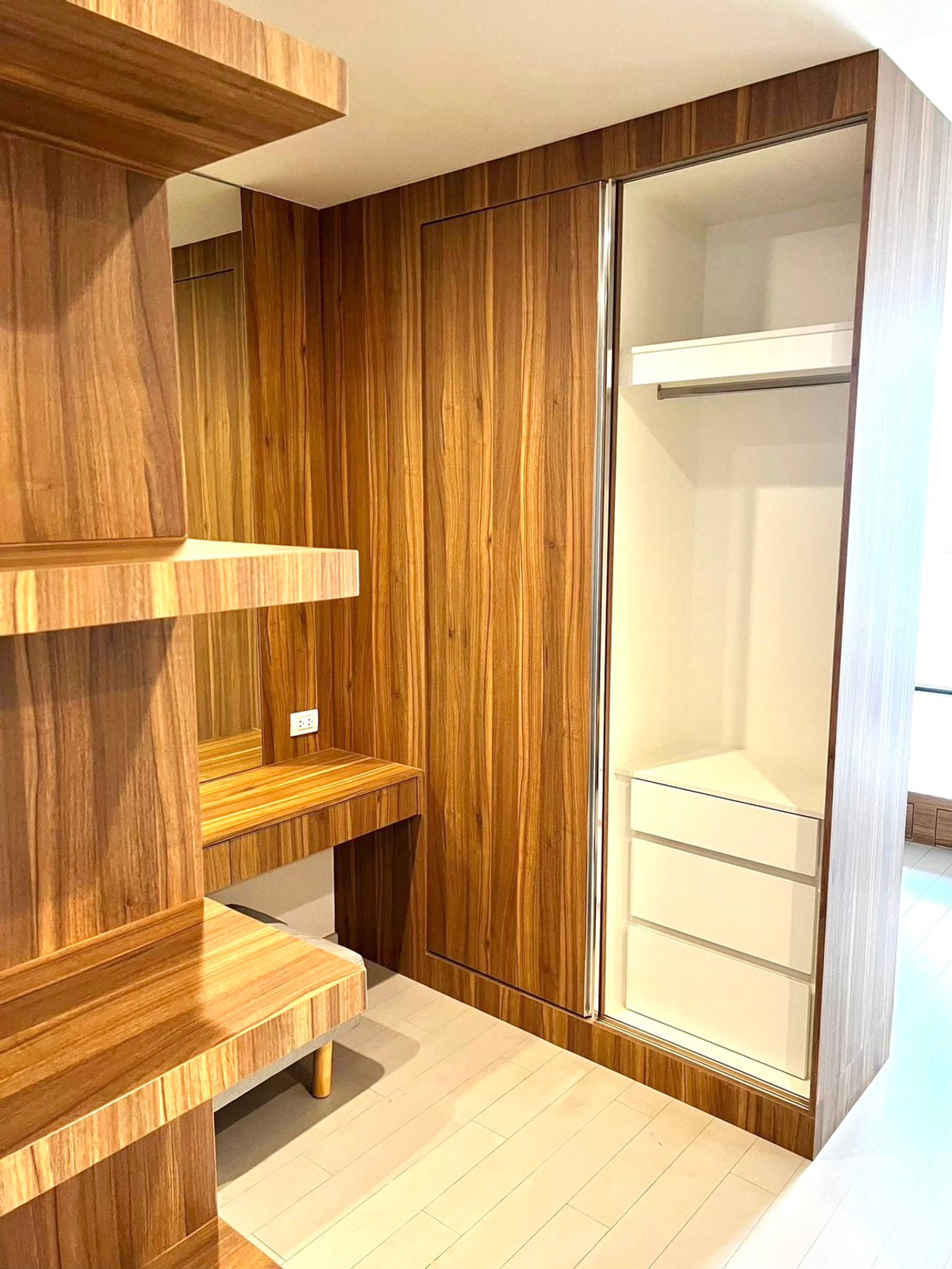 ให้เช่าคอนโดวิทยุ ชิดลม หลังสวน : ให้เช่า คอนโด  Noble Ploenchit 2 ห้องนอน ลิฟท์ส่วนตัว ใกล้ BTS เพลินจิต  ใกล้ Central Embassy & Central Chidlom