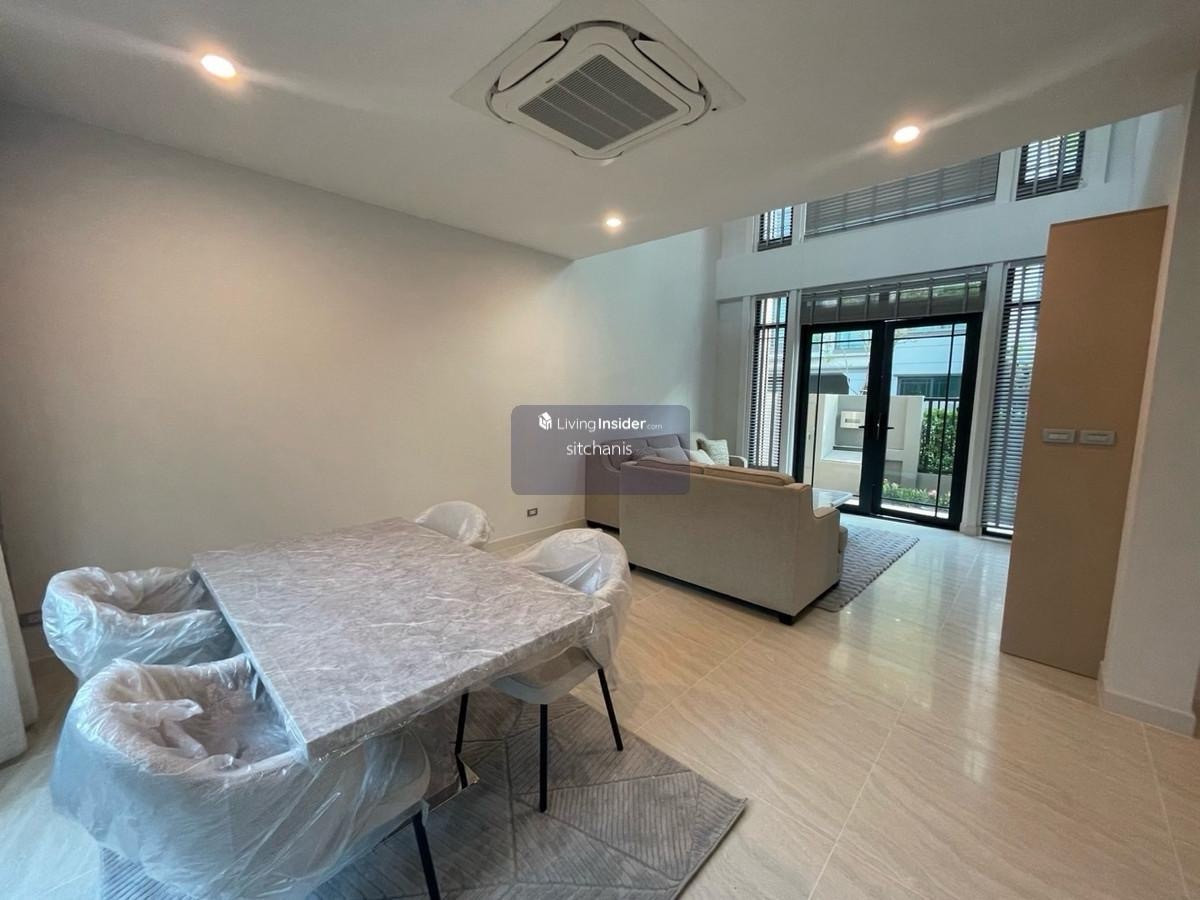 For SaleTownhomeKasetsart, Ratchayothin : Single house for sale Baan Klang Muang Classe Ratchayothin (ClasseRatchayothin) 
 never rented out, Garnetta type, area 40 sq m., usable area 214 sq m., 2 bedrooms, 3 bathrooms, 1 living room, 2nd floor, living room, 1 kitchen, 2 parking spaces 
 
 The on