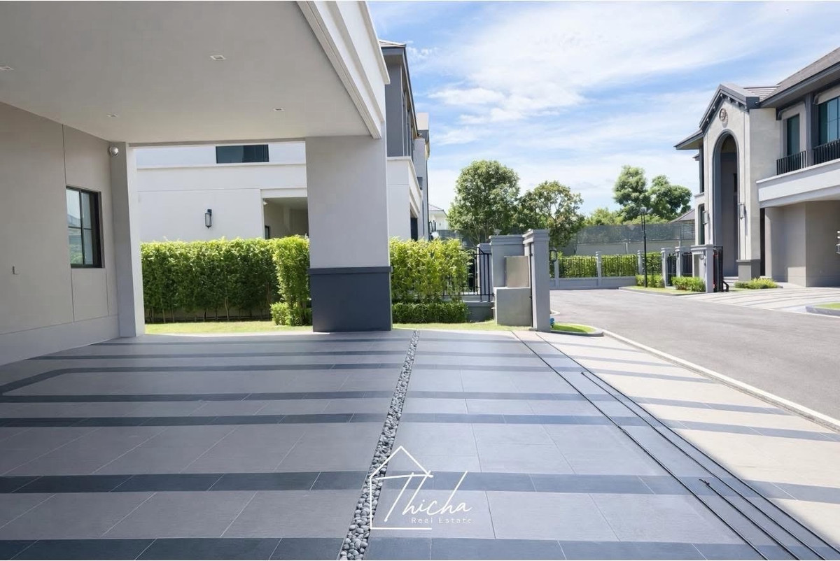 For SaleHousePhutthamonthon, Salaya : Grand Bangkok Boulevard at the park 
Luxurious house on Park Road