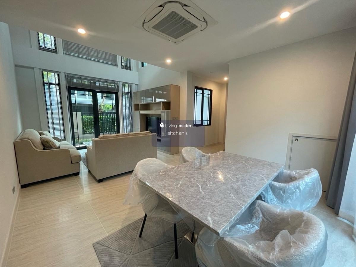 For SaleTownhomeKasetsart, Ratchayothin : Single house for sale Baan Klang Muang Classe Ratchayothin (ClasseRatchayothin) 
 never rented out, Garnetta type, area 40 sq m., usable area 214 sq m., 2 bedrooms, 3 bathrooms, 1 living room, 2nd floor, living room, 1 kitchen, 2 parking spaces 
 
 The on