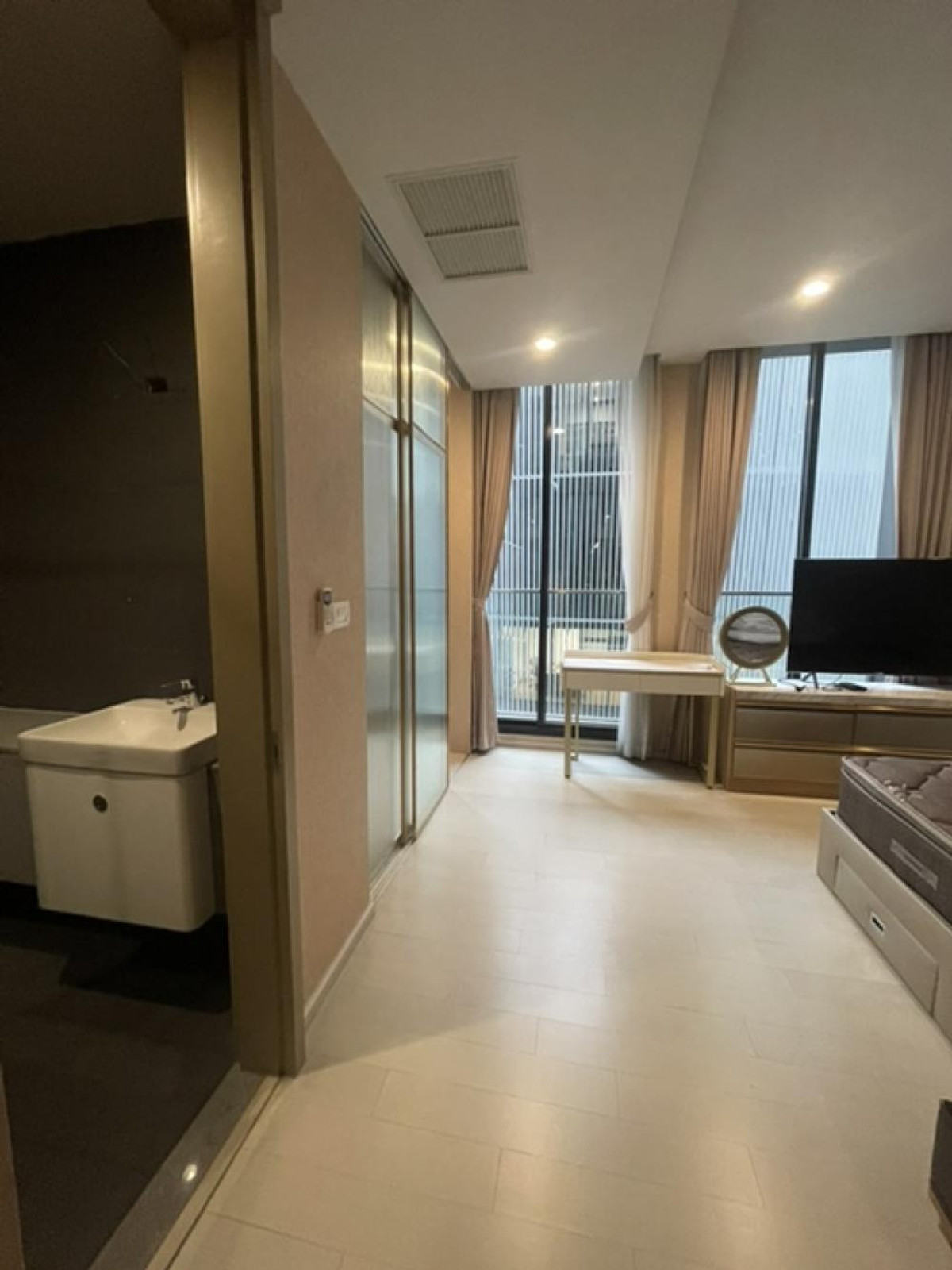 For RentCondoWitthayu, Chidlom, Langsuan, Ploenchit : For Rent: Noble Ploenchit, 80,000 THB [MPr260301]