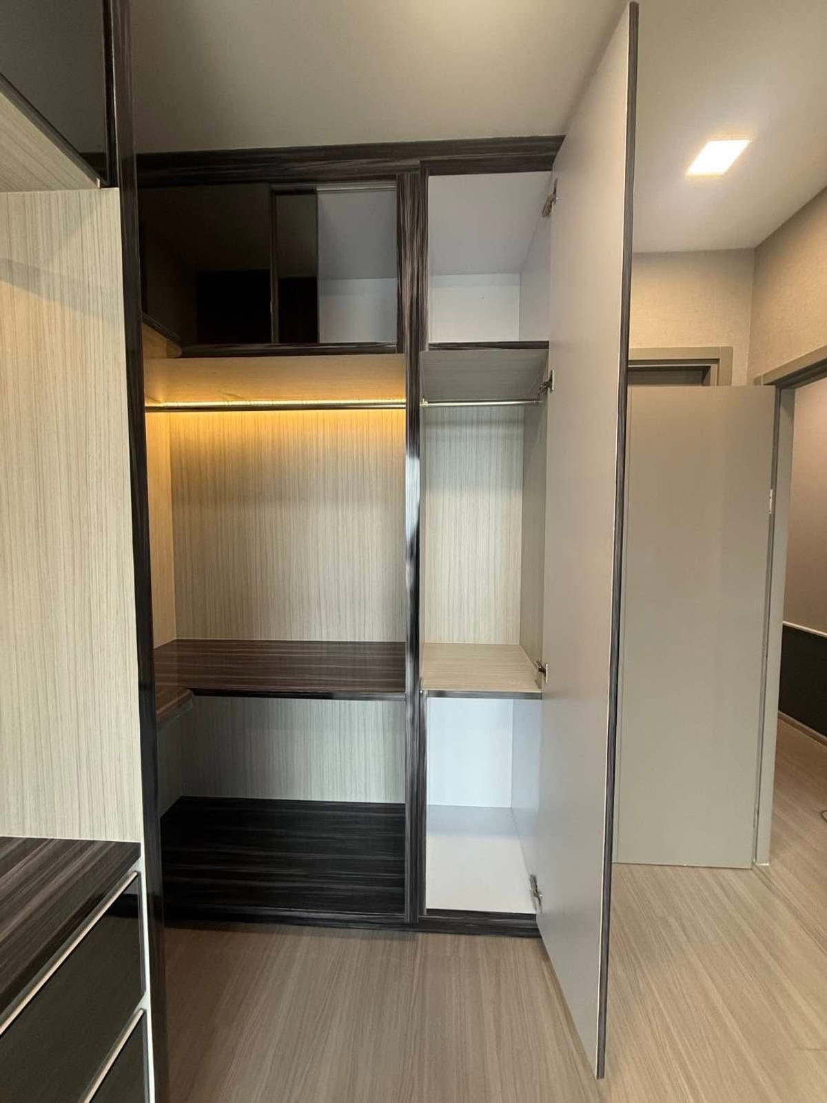 For RentCondoRama9, Petchburi, RCA : For Rent: Life Asoke Hype, 45,000 THB [TTr260303]