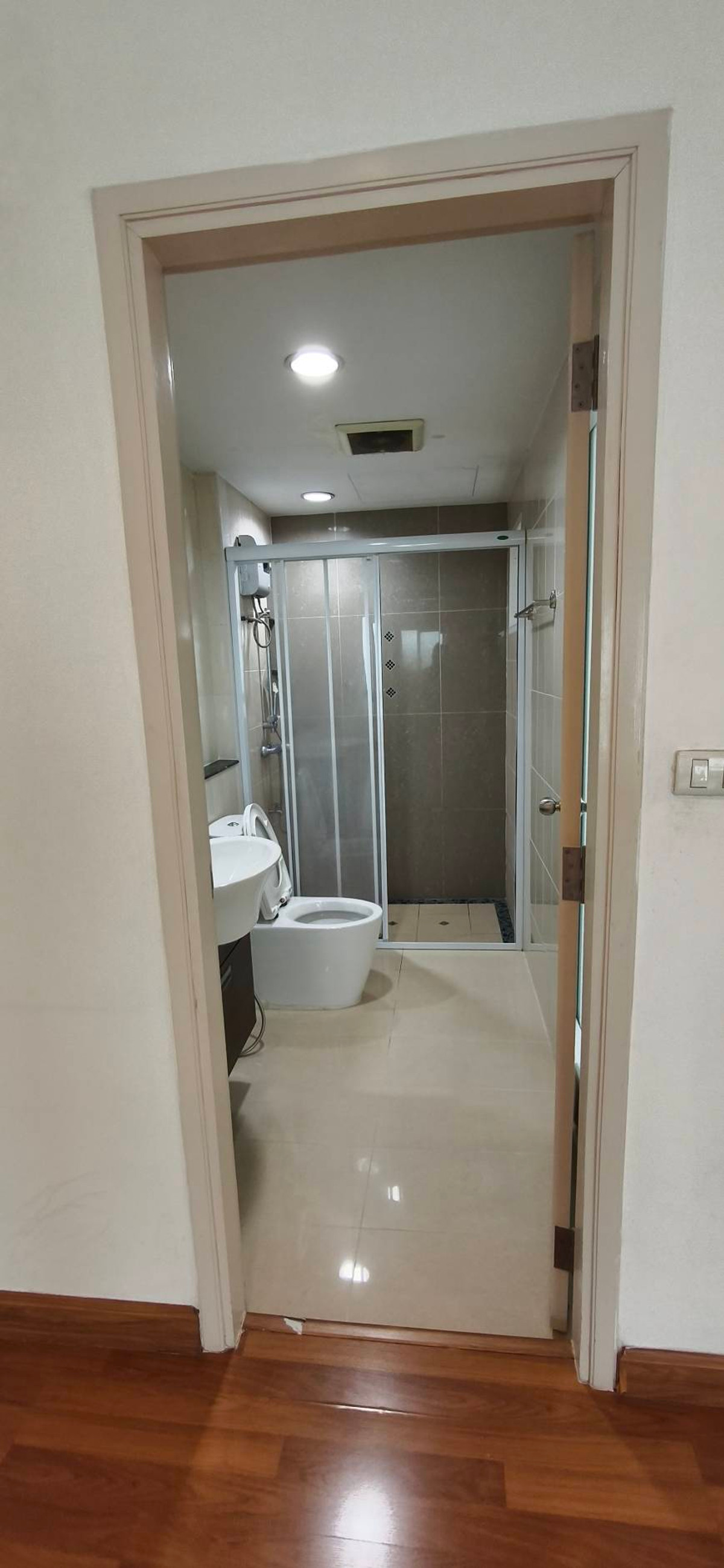 ให้เช่าทาวน์โฮมเลียบทางด่วนรามอินทรา : 💥CP-10384💥ให้เช่า ทาวน์โฮม โครงการบ้านกลางเมือง เออร์บาเนี่ยน พระราม 9 - ลาดพร้าว👉แอดไลน์ @rangrak