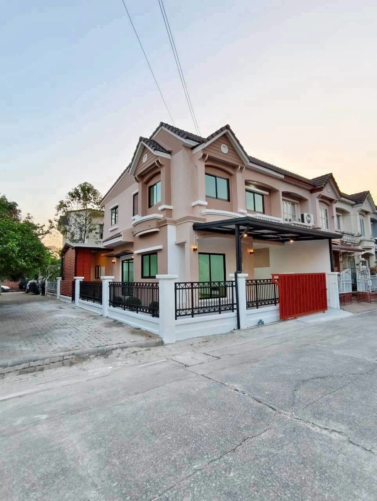 For SaleTownhomeNonthaburi, Bang Yai, Bangbuathong : For sale ‼️ 2-story townhouse, Busarin Village, L&H, area 31.5 square wah, corner house, 4 bedrooms, 2 bathrooms, Phimonrat Subdistrict, Bang Bua Thong District. Nonthaburi Province
