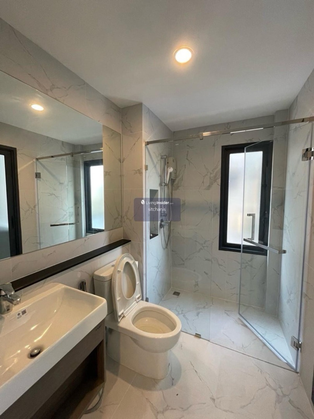 For SaleTownhomeKasetsart, Ratchayothin : Single house for sale Baan Klang Muang Classe Ratchayothin (ClasseRatchayothin) 
 never rented out, Garnetta type, area 40 sq m., usable area 214 sq m., 2 bedrooms, 3 bathrooms, 1 living room, 2nd floor, living room, 1 kitchen, 2 parking spaces 
 
 The on