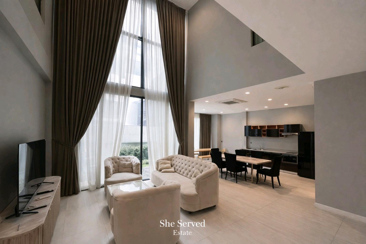 For RentHousePattanakan, Srinakarin : For Rent ◈ The Gentry Phatthanakan 2 ◈ Luxury single • 4 Bedrooms | 5 Bathrooms • Double living room and upstairs family lounge • Parking for 3 cars