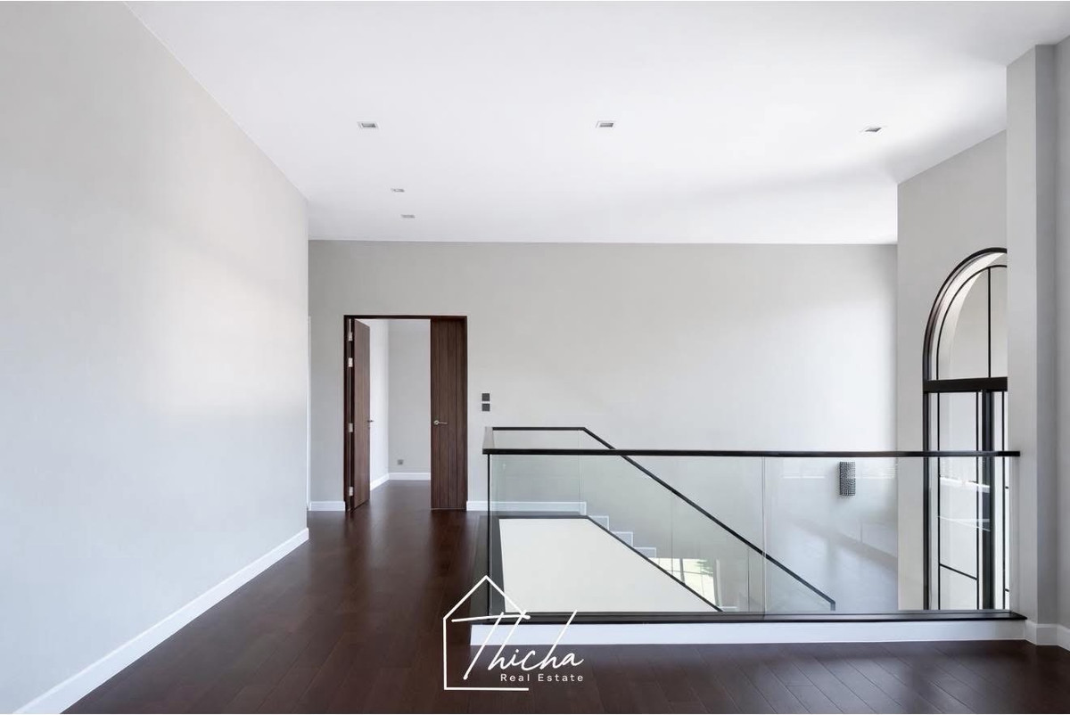 For SaleHousePhutthamonthon, Salaya : Grand Bangkok Boulevard at the park 
Luxurious house on Park Road