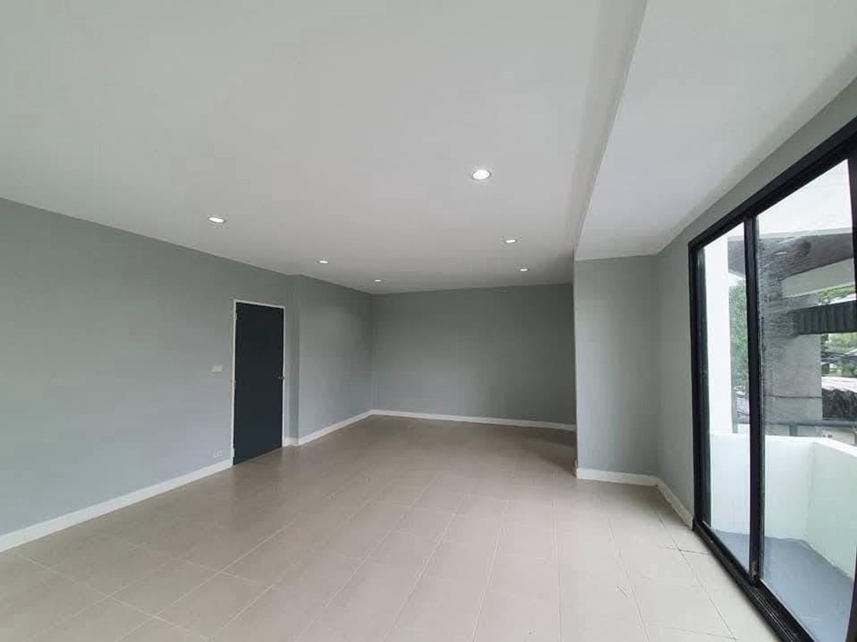 For RentOfficeRamkhamhaeng, Hua Mak : Office building for Rent Town in Town 4.5 Storey Building 600 sq.m Near Central EastVille CDC and Ekkamai–Ramindra Expressway