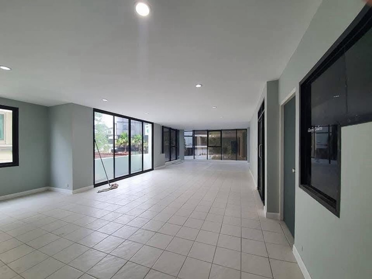 For RentOfficeRamkhamhaeng, Hua Mak : Office building for Rent Town in Town 4.5 Storey Building 600 sq.m Near Central EastVille CDC and Ekkamai–Ramindra Expressway