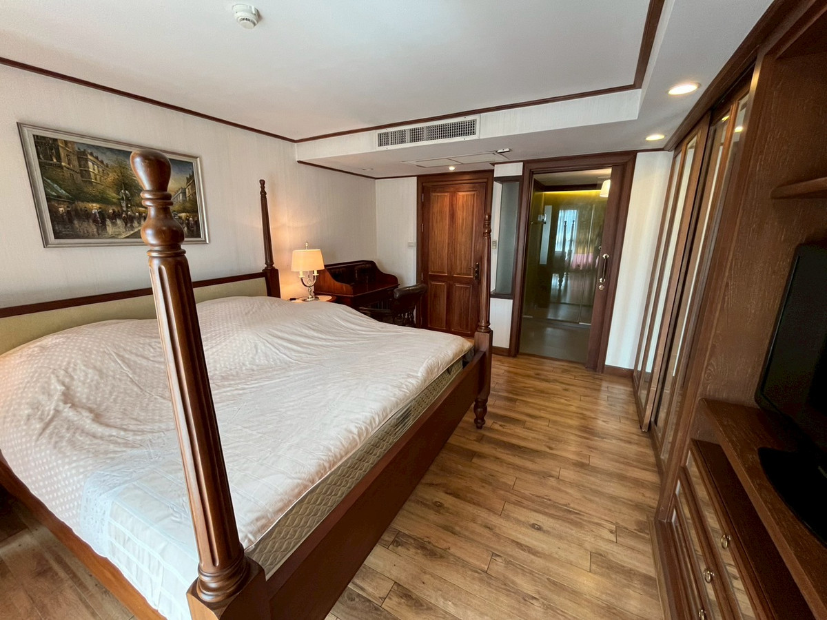 For SaleCondoWitthayu, Chidlom, Langsuan, Ploenchit : Luxury Penthouse for sale, Navin Court Ruamrudee 3 | 419 sq m., 7 bedrooms, 8 bathrooms, near BTS Ploenchit and Lumpini Park.