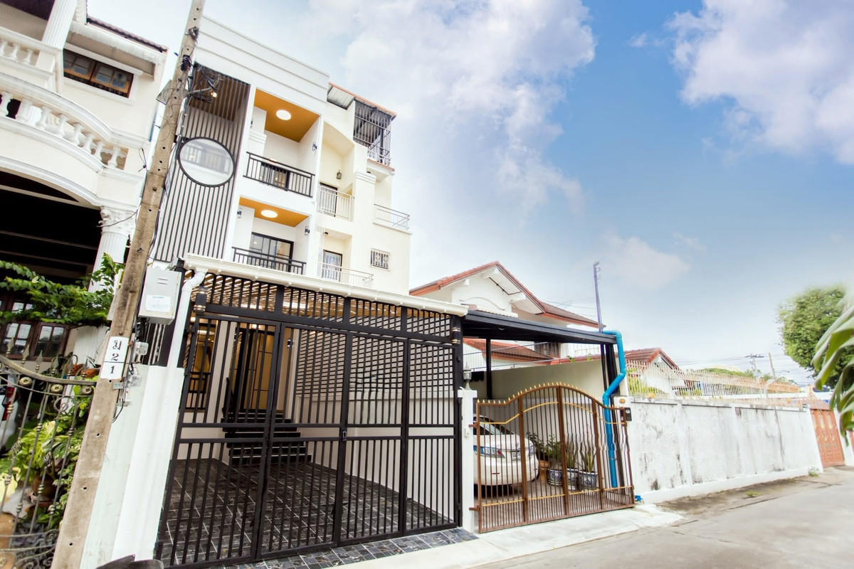 ขายทาวน์โฮมเสรีไทย-นิด้า : CB102♛♚ทาวน์โฮม 4 ห้องนอน ขาย⚝ลาดพร้าว-เสรีไทย♜MRT บางกะปิ∞065-9423251,099-5919653▚Line@sureresidence