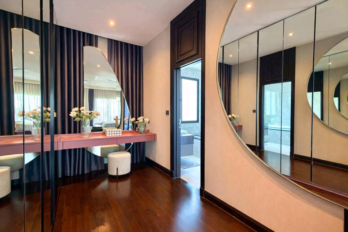 ขายบ้านเกษตร นวมินทร์ ลาดปลาเค้า : ขาย ◈ Grand Bangkok Boulevard Ramintra–Kaset Nawamin ◈ บ้านตัวอย่างแปลงพิเศษ 300 ตร.วา • ได้ทุกอย่างตามภาพราคาขาย 119,000,000 บาท