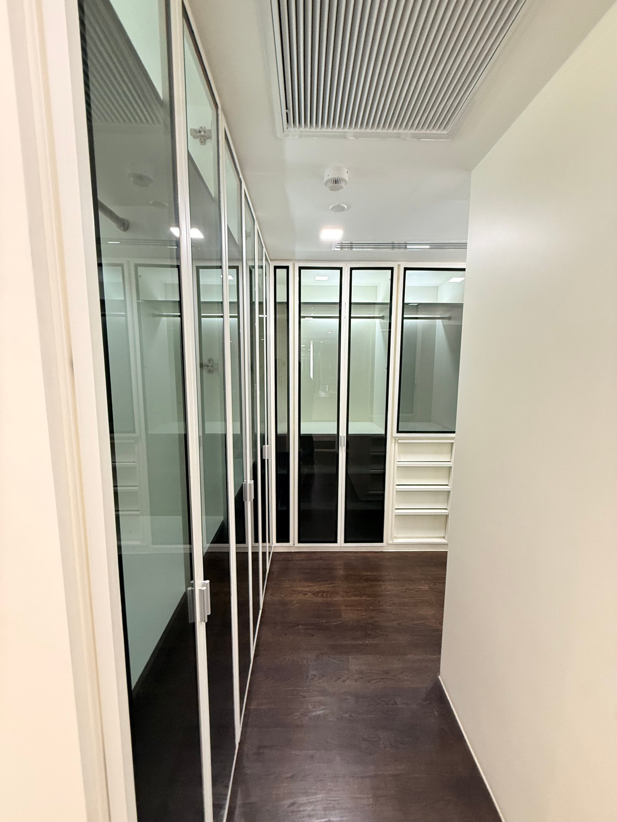 For SaleCondoRama3 (Riverside),Satupadit : Urgent Sale ✨ The Pano ✨ Riverside location on the Chao Phraya River. Large balcony, 3 bedrooms, 3 bathrooms, fully furnished and equipped with appliances.