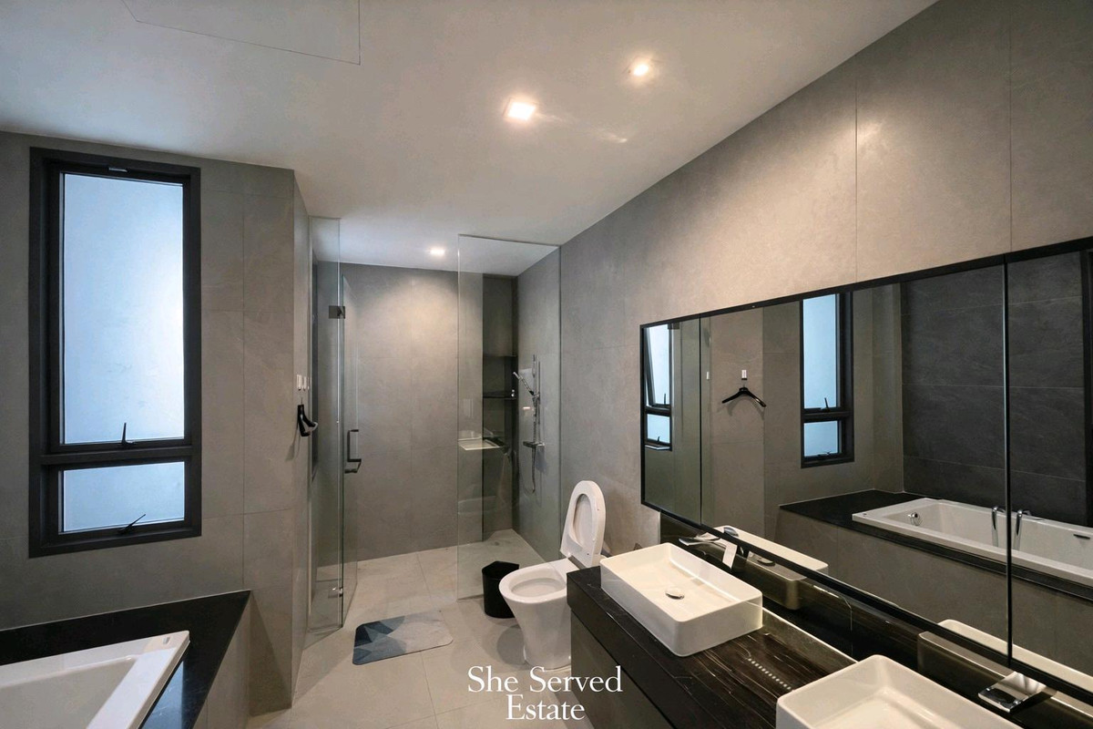 ให้เช่าบ้านพัฒนาการ ศรีนครินทร์ : For Rent ◈ The Gentry Phatthanakan 2 ◈ Luxury single • 4 Bedrooms | 5 Bathrooms • Double living room and upstairs family lounge • Parking for 3 cars