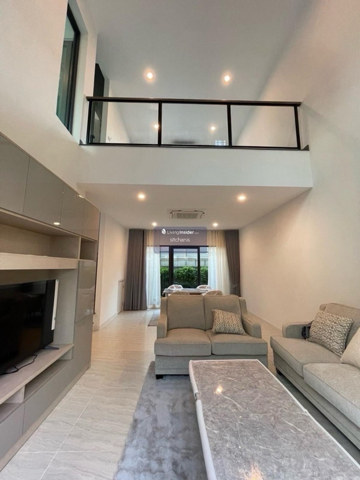 For SaleTownhomeKasetsart, Ratchayothin : Single house for sale Baan Klang Muang Classe Ratchayothin (ClasseRatchayothin) 
 never rented out, Garnetta type, area 40 sq m., usable area 214 sq m., 2 bedrooms, 3 bathrooms, 1 living room, 2nd floor, living room, 1 kitchen, 2 parking spaces 
 
 The on