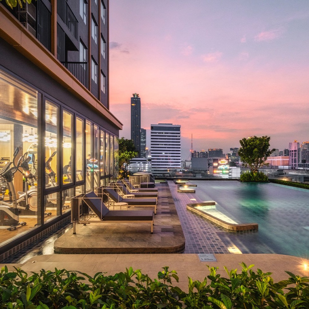 ขายคอนโดพระราม 9 เพชรบุรีตัดใหม่ RCA : ขายด่วน 📍 THE BASE Phetchaburi - Thonglor 📍 ระเบียงทิศใต้ เฟอร์นิเจอร์ และ เครื่องใช้ไฟฟ้าครบ 