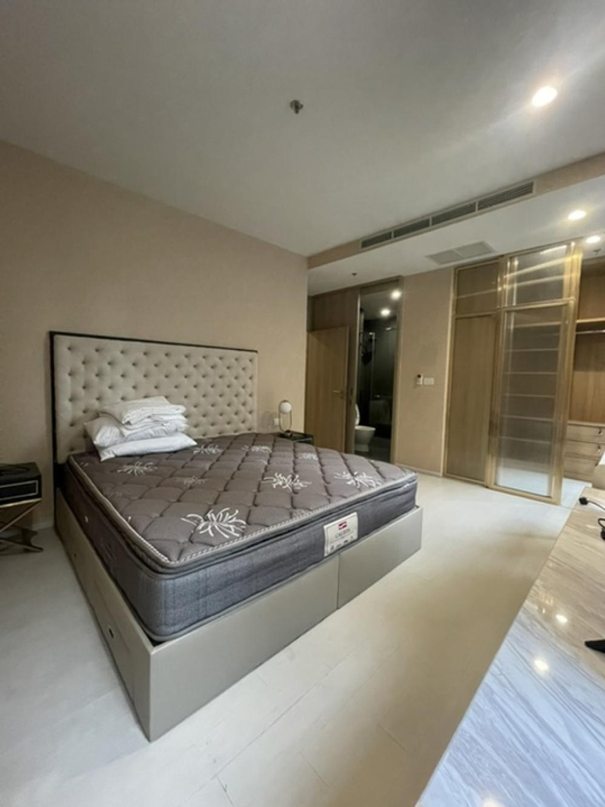 For RentCondoWitthayu, Chidlom, Langsuan, Ploenchit : For Rent: Noble Ploenchit, 80,000 THB [MPr260301]