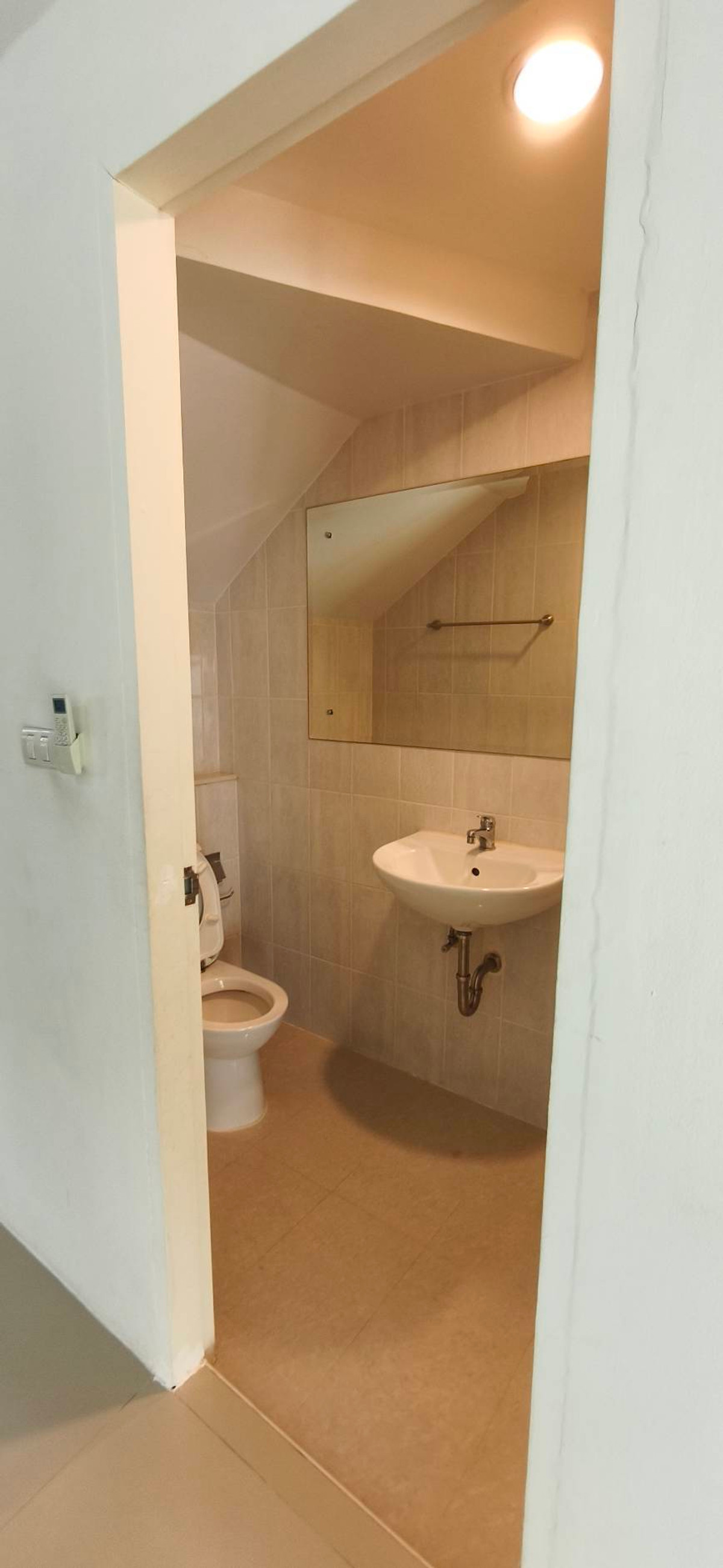 ให้เช่าทาวน์โฮมเลียบทางด่วนรามอินทรา : 💥CP-10384💥ให้เช่า ทาวน์โฮม โครงการบ้านกลางเมือง เออร์บาเนี่ยน พระราม 9 - ลาดพร้าว👉แอดไลน์ @rangrak