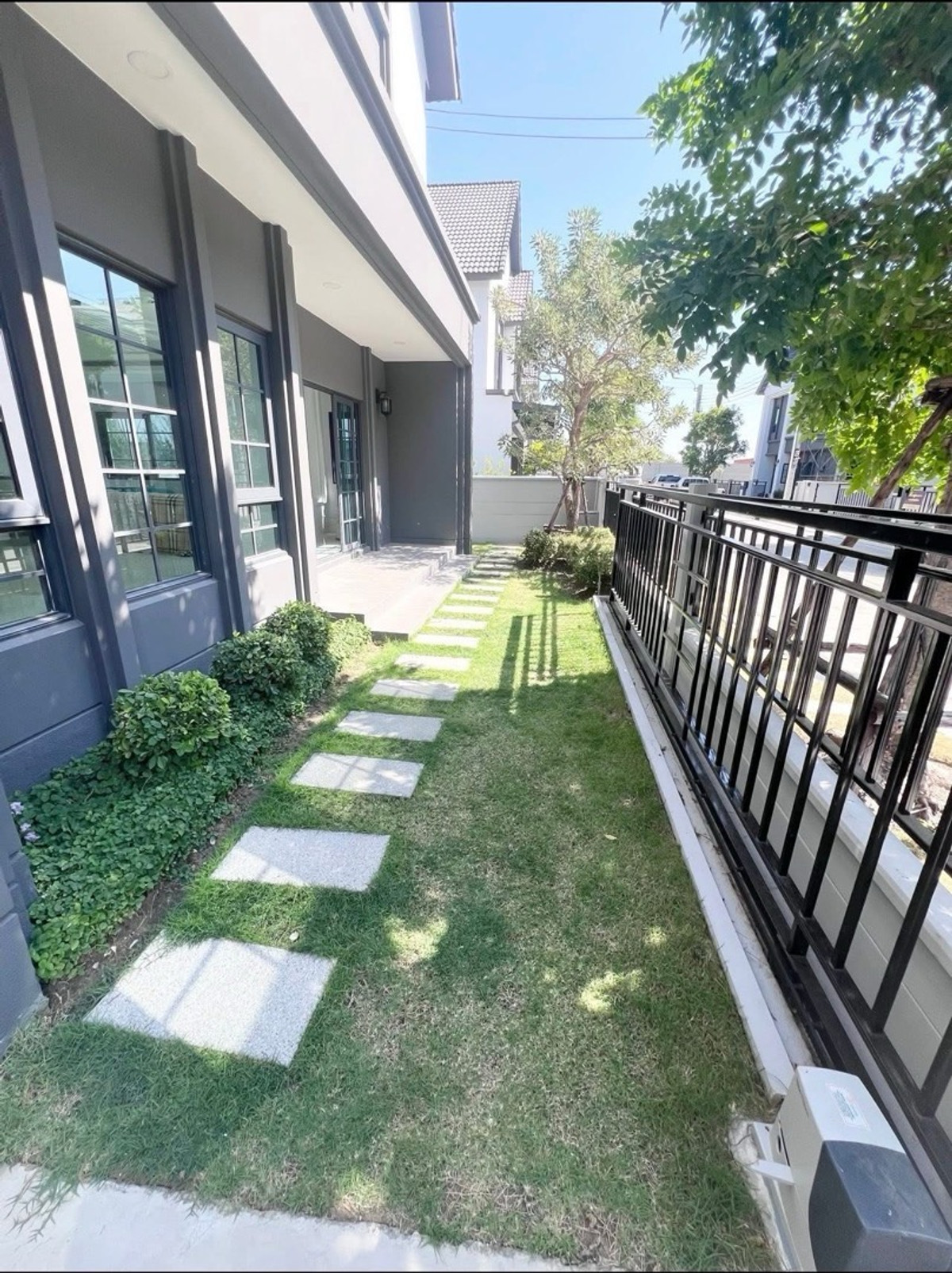 ให้เช่าบ้านบางนา แบริ่ง ลาซาล : Centro Bangna( เฟส2) Ready to move in