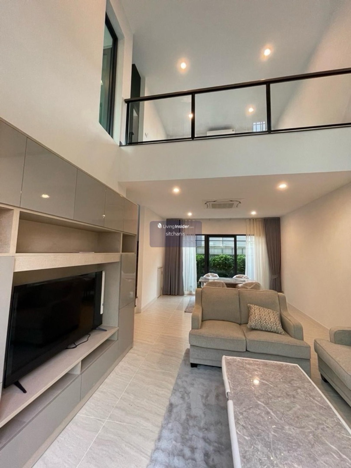 For SaleTownhomeKasetsart, Ratchayothin : Single house for sale Baan Klang Muang Classe Ratchayothin (ClasseRatchayothin) 
 never rented out, Garnetta type, area 40 sq m., usable area 214 sq m., 2 bedrooms, 3 bathrooms, 1 living room, 2nd floor, living room, 1 kitchen, 2 parking spaces 
 
 The on