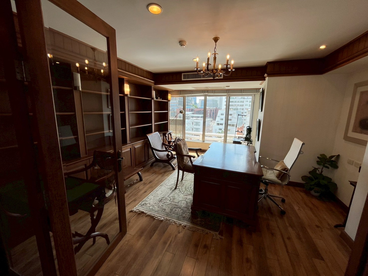 For SaleCondoWitthayu, Chidlom, Langsuan, Ploenchit : Luxury Penthouse for sale, Navin Court Ruamrudee 3 | 419 sq m., 7 bedrooms, 8 bathrooms, near BTS Ploenchit and Lumpini Park.