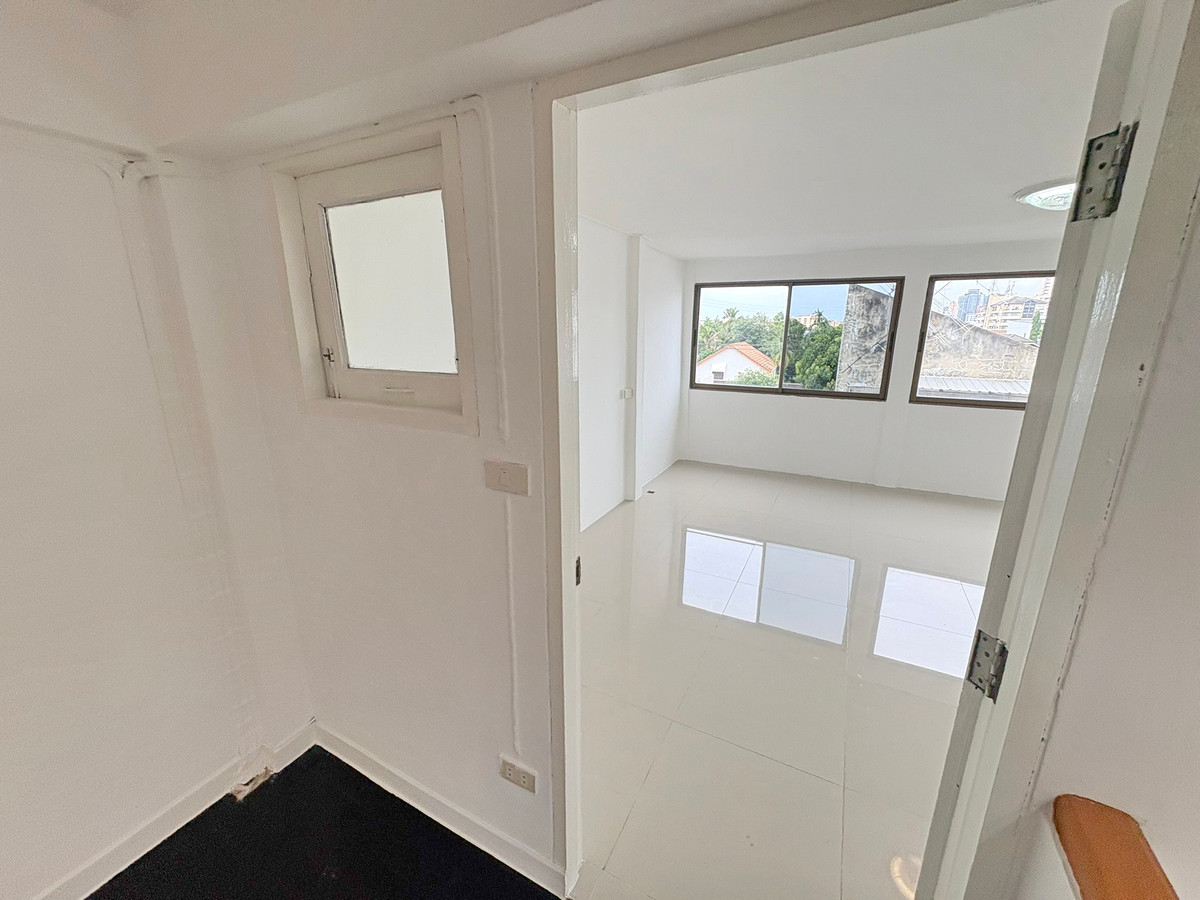 ขายทาวน์โฮมพระราม 9 เพชรบุรีตัดใหม่ RCA : CB001♛♚ทาวน์เฮ้าส์ 6 ห้องนอน ขาย⚝อินทามระ♜MRT สุทธิสาร∞065-9423251,099-5919653▚Line@sureresidence