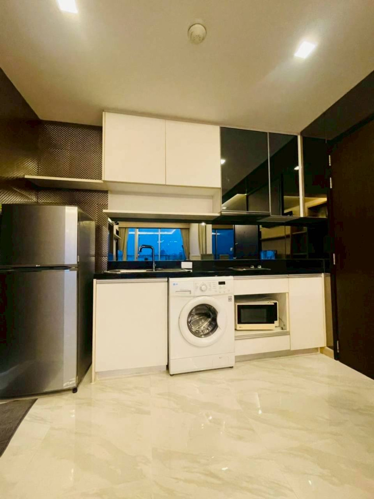 For SaleCondoOnnut, Udomsuk : Sky Walk Residences / 1 Bedroom (SALE WITH TENENT), Sky Walk Residences / 1 Bedroom (Sale with Tenant) JSMN037