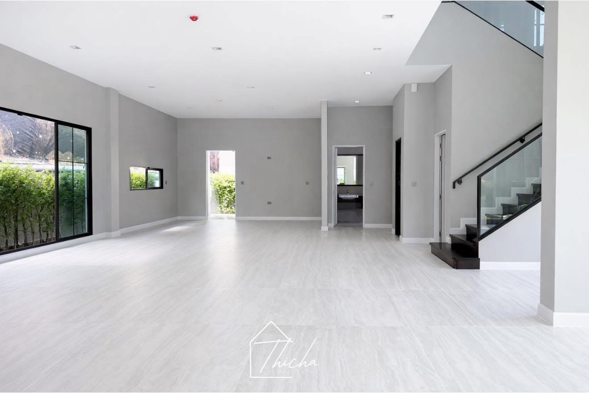 For SaleHousePhutthamonthon, Salaya : Grand Bangkok Boulevard at the park 
Luxurious house on Park Road